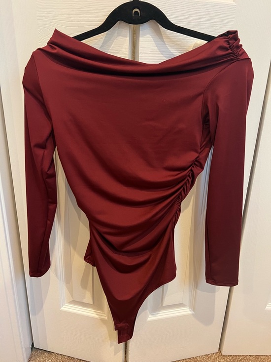 Gage Tops - Off-Shoulder Ruched Long-Sleeve Bodysuit in Burgundy